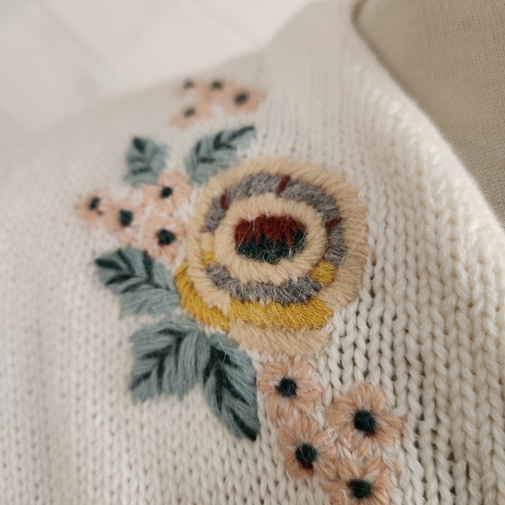 °Vintage Knit Sweater Vest • Beautiful Embroidery • by Chaus • Size Medium - Picture 6 of 8